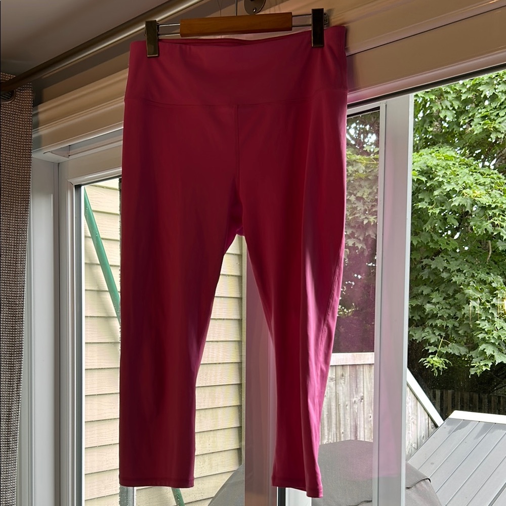 Fabletics Vibrant Pink Cropped Leggings